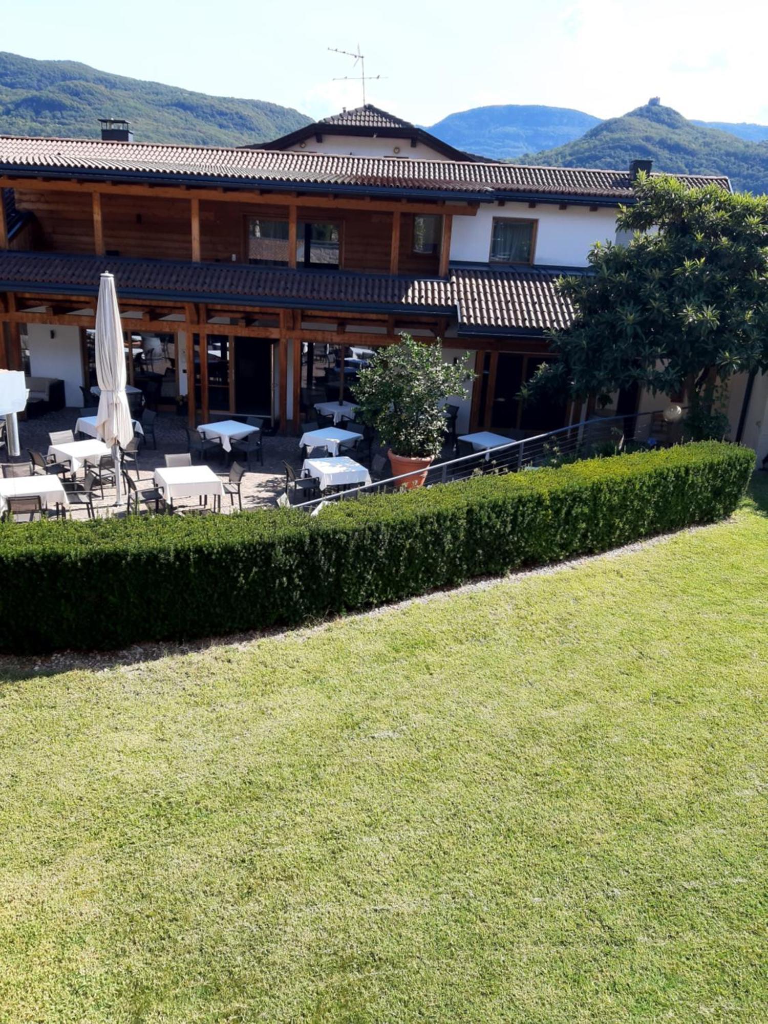 Hotel Hasslhof Caldaro Buitenkant foto